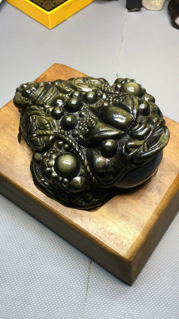 Thiềm thừ obsidan