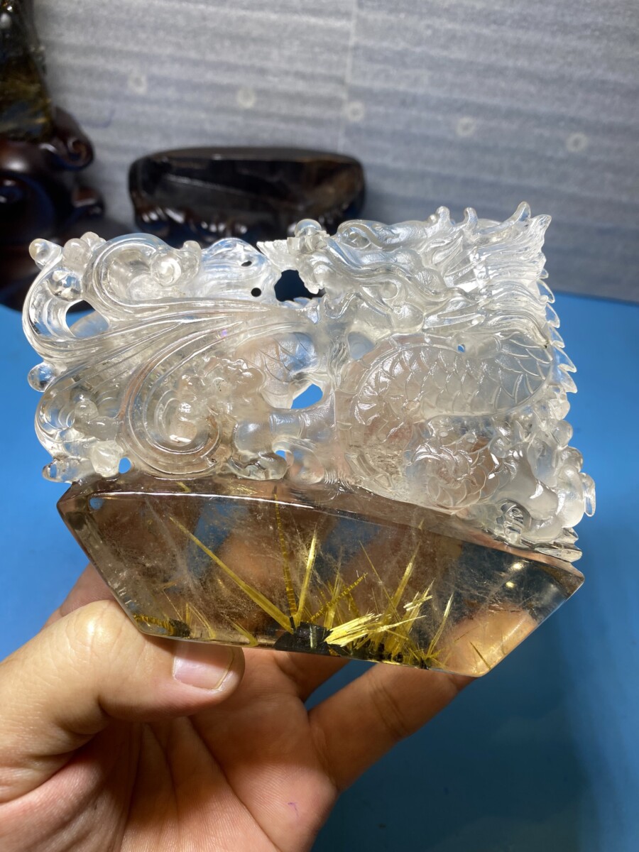 Tác Phẩm Rồng Tóc Vàng