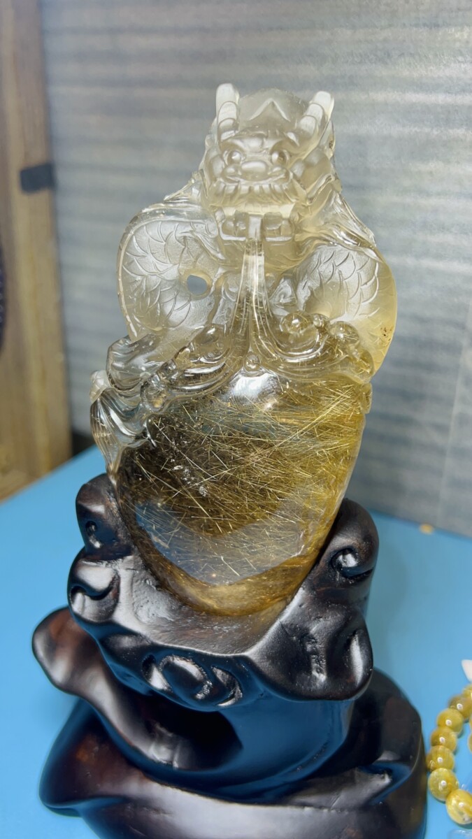 Tác Phẩm Rồng Tóc Vàng