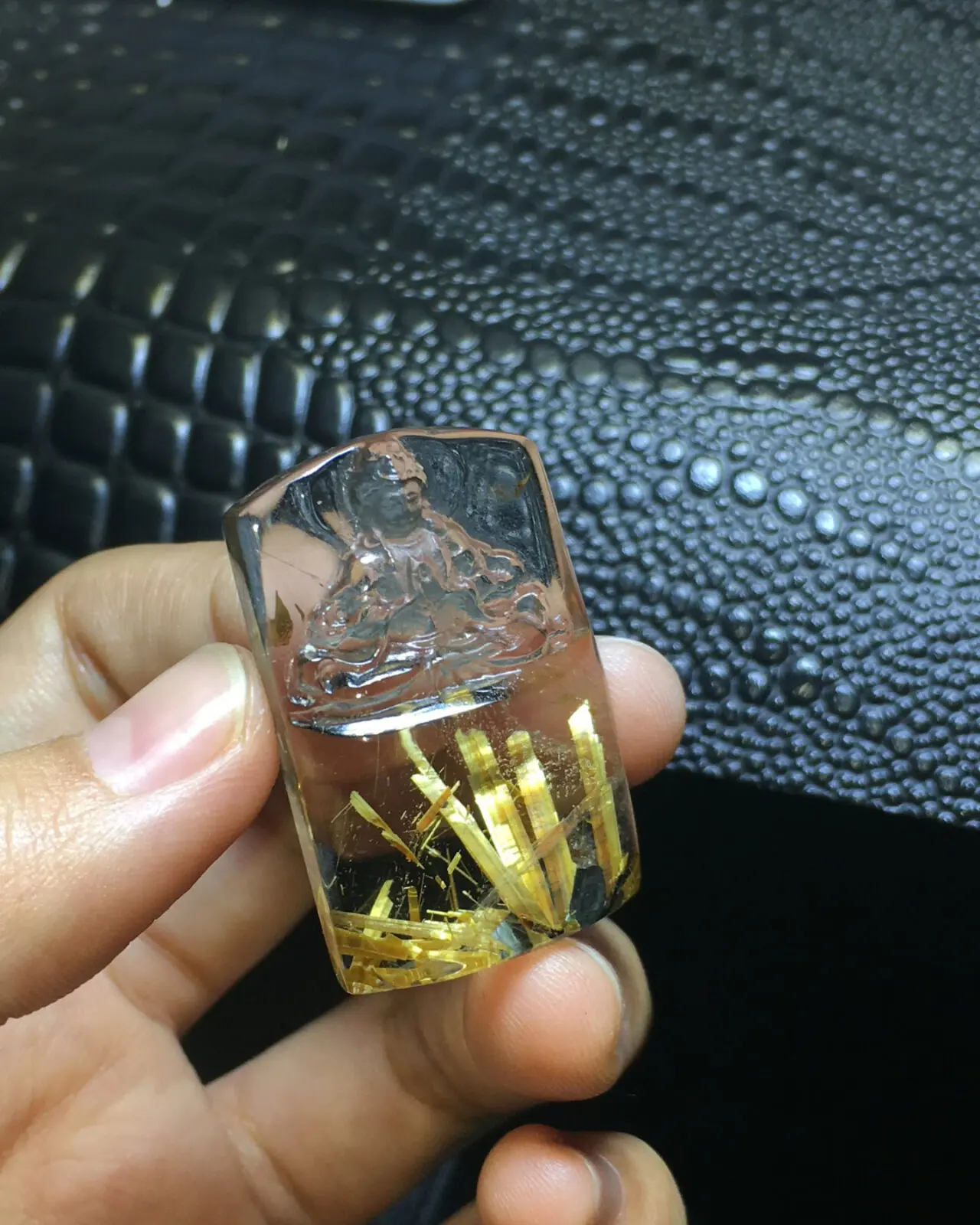 Mặt dây Quan Âm tóc vàng