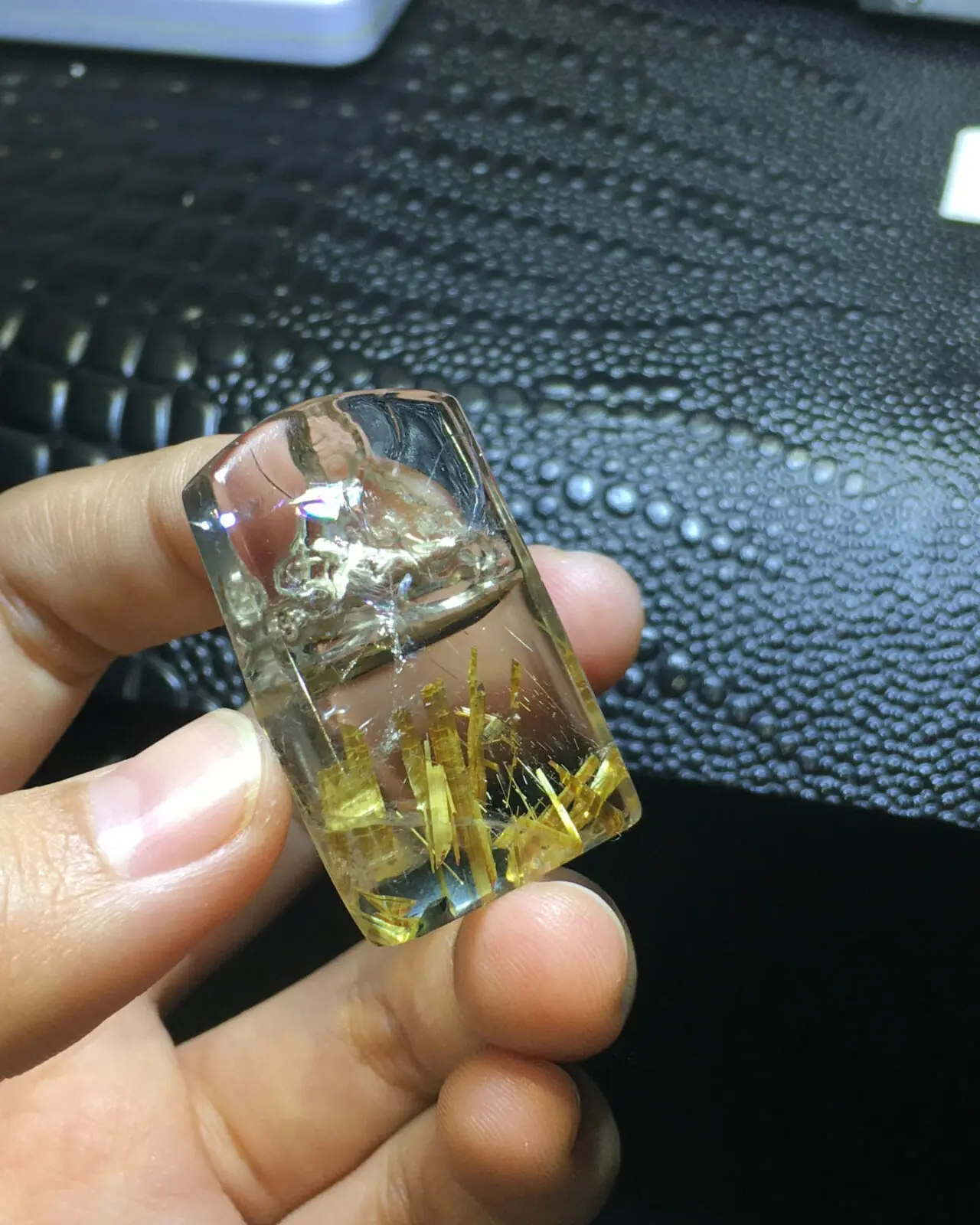 Mặt dây Quan Âm tóc vàng