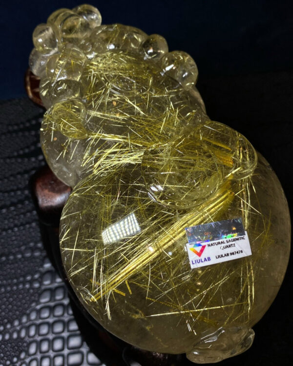 Tác Phẩm Tỳ Hưu Thạch Anh Tóc Vàng 800 Gram